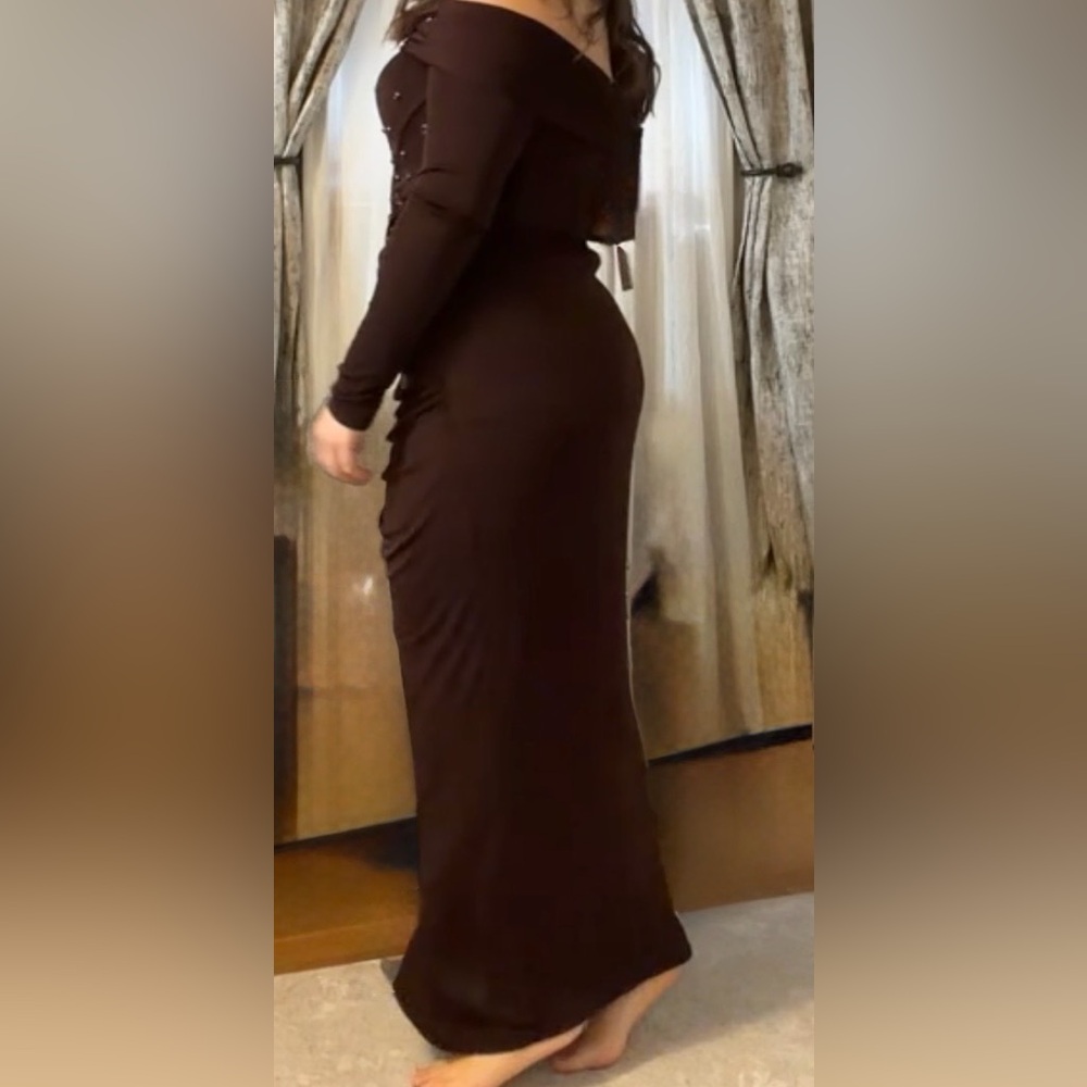 Elegant Burgundy Evening Gown - Picture 2 of 6